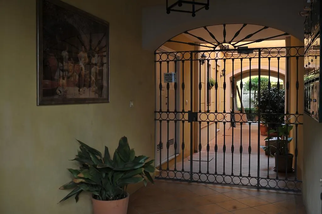 Apartment Apartamento Blanco Calle Pureza Hotel Seville